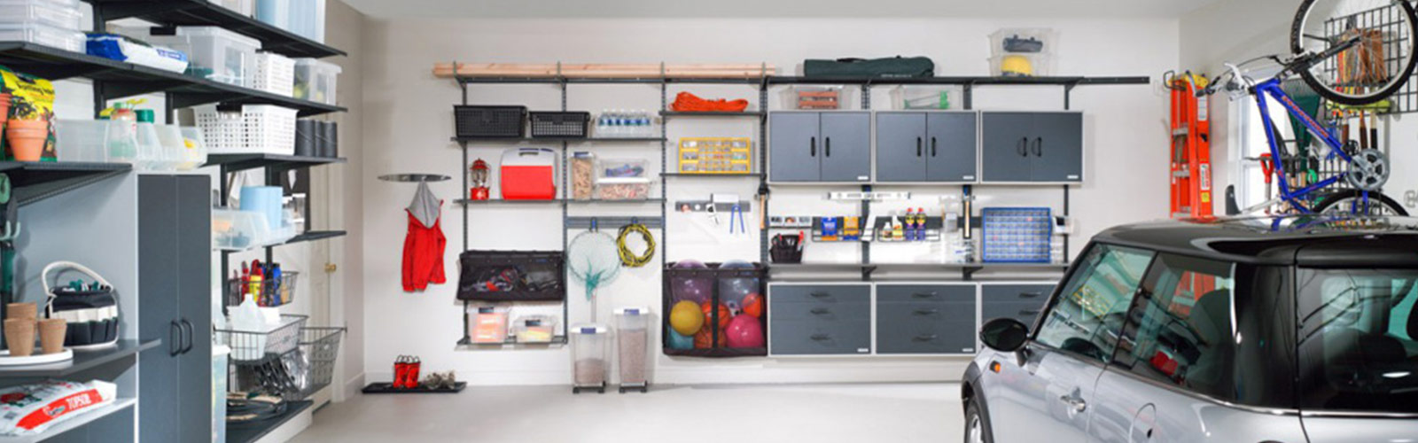garage with car